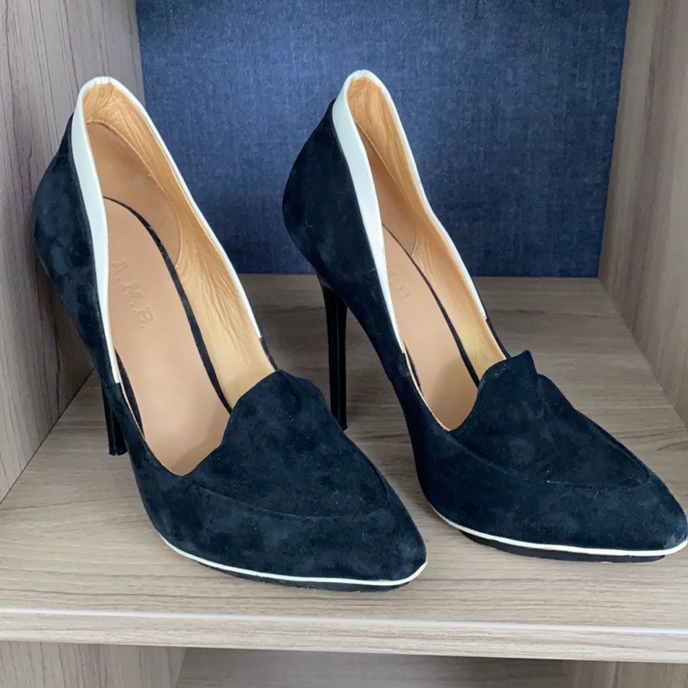 L A M B by Gwen Stefani black suede heels